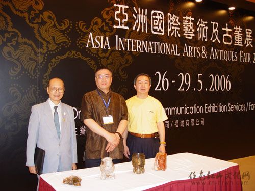 2006年5月26-29日任南在香港以红山文化为主题参加亚洲首届古董展.jpg